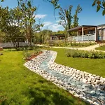 Cozy Stacaravan In Vabriga With Swimming Pool Camping Poreč