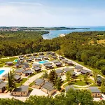 Cozy Stacaravan In Vabriga With Swimming Pool Camping 5*