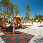 Cozy Stacaravan In Vabriga With Swimming Pool Camping