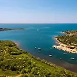 Amazing Stacaravan In Vabriga With Wifi Camping Poreč