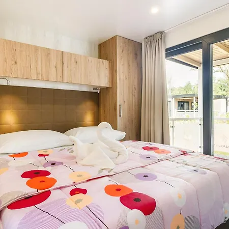 Cozy Stacaravan In Vabriga With Swimming Pool 5* Poreč
