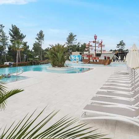 Cozy Stacaravan In Vabriga With Swimming Pool 5* Poreč