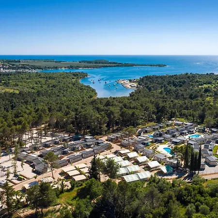 Camping 2 Bedroom Stunning Stacaravan In Vabriga Poreč