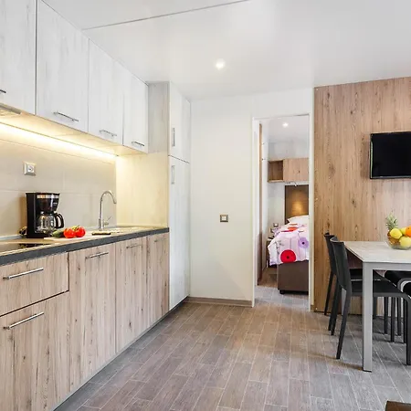 2 Bedroom Stunning Stacaravan In Vabriga 5* Poreč