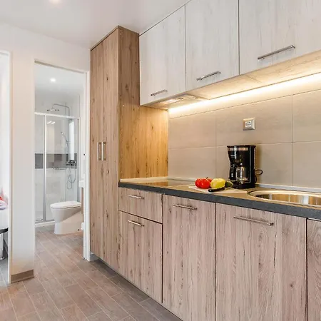 2 Bedroom Stunning Stacaravan In Vabriga 5* Poreč