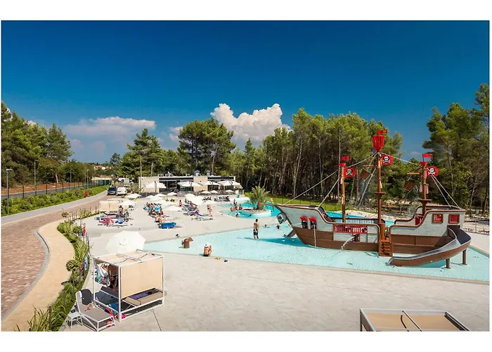 Amazing Stacaravan In Vabriga With Wifi Kemping Poreč